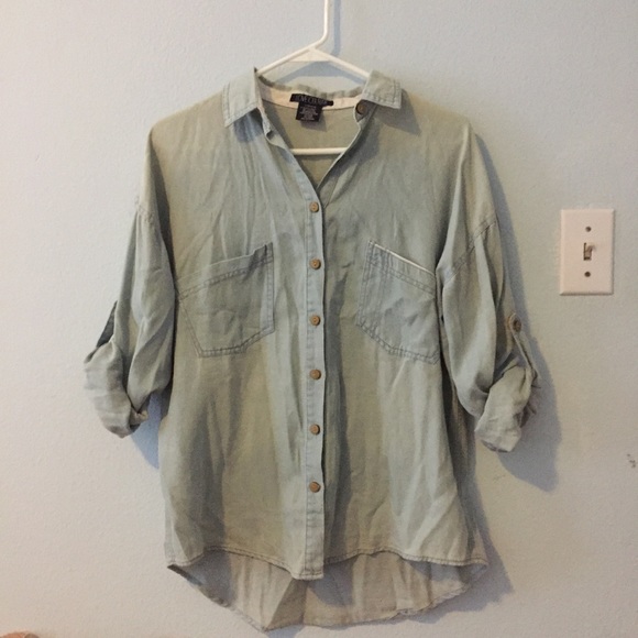 100% Cotton Light Wash Pocket Button Up Top - Picture 5 of 11